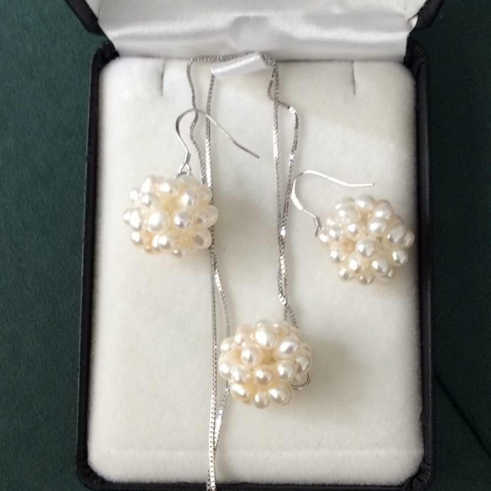 Unusual pearl earrings and necklace